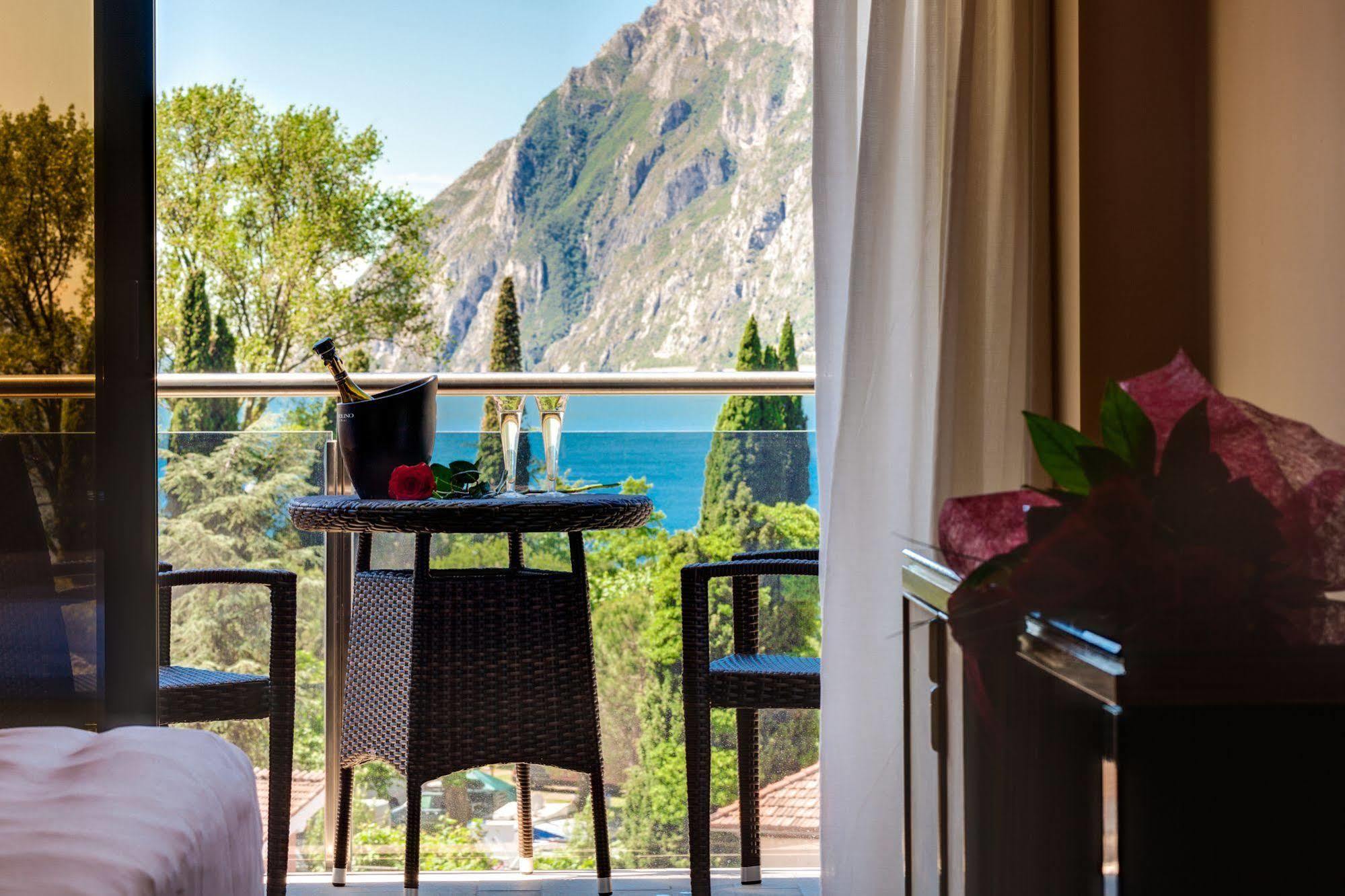 Bristol Hotel Riva Del Garda Exterior photo